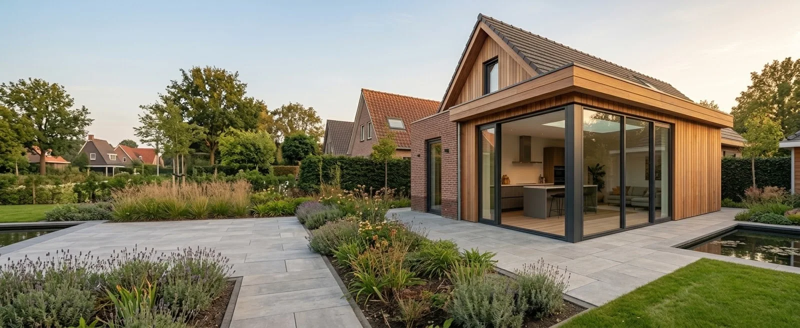 Sfeerbeeld van een woning en tuin